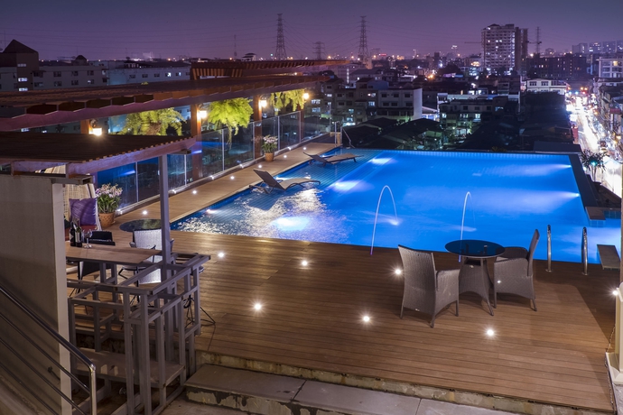 Imagen de la piscina del Hotel Amaranta. Foto 16