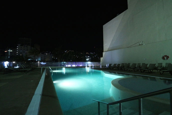 Imagen de la piscina del Hotel Amarea Acapulco. Foto 16