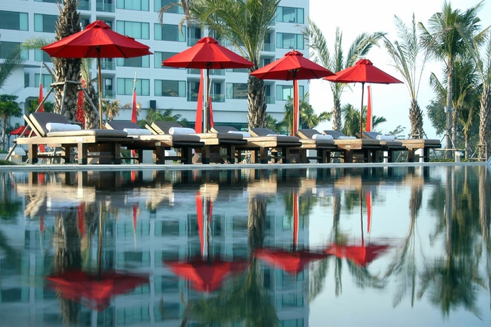 Imagen de la piscina del Hotel Amari Pattaya. Foto 14