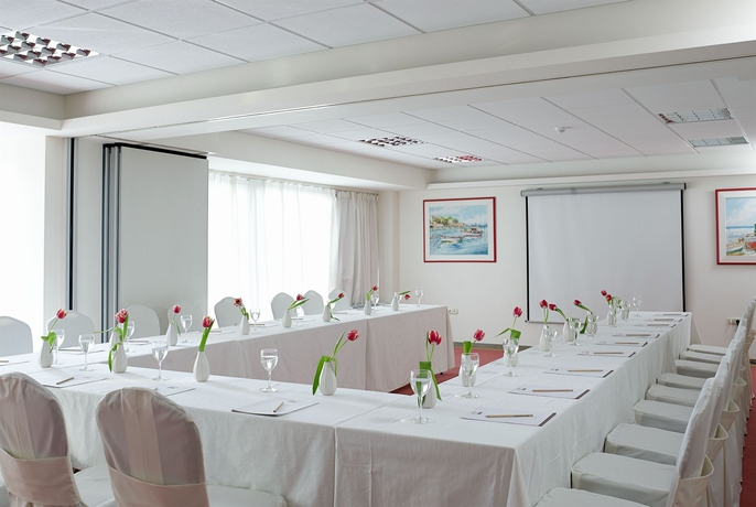 Imagen de los interiores del Hotel Amarilia. Foto 13