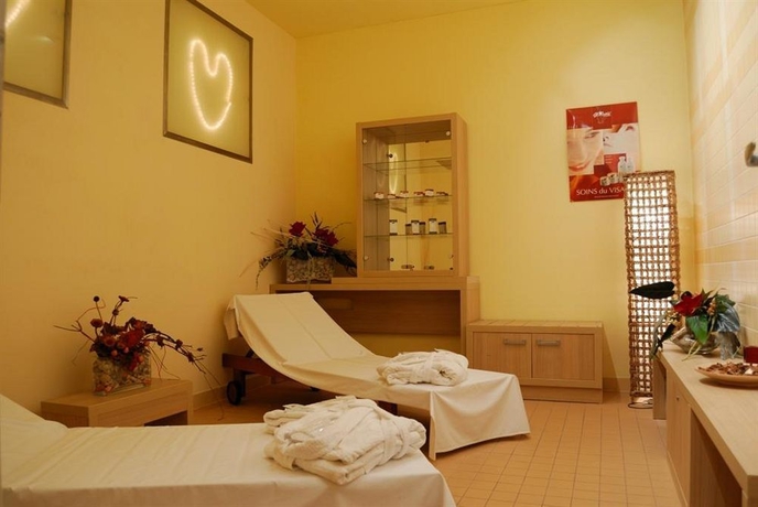 Imagen de la piscina del Hotel Amarilis. Foto 3