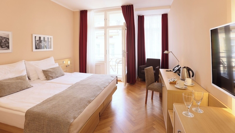 Imagen de la habitación del Hotel Amarilis. Foto 8