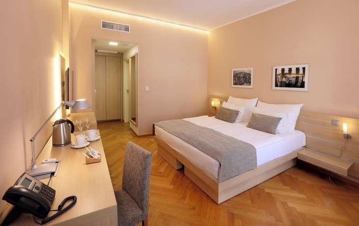 Imagen de la habitación del Hotel Amarilis. Foto 9