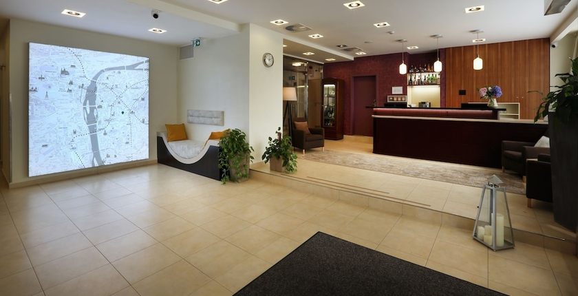 Imagen de los interiores del Hotel Amarilis. Foto 15