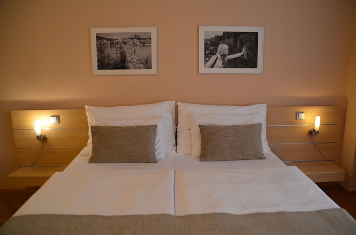 Imagen de la habitación del Hotel Amarilis. Foto 13