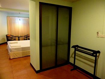 Imagen de la habitación del Hotel Amarin Patong. Foto 7