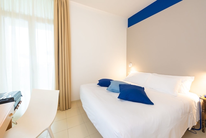 Imagen de la habitación del Hotel Amarina. Foto 7