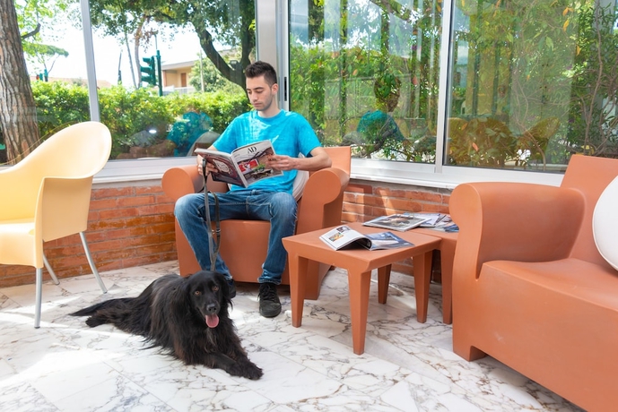 Imagen de los interiores del Hotel Amarina. Foto 17