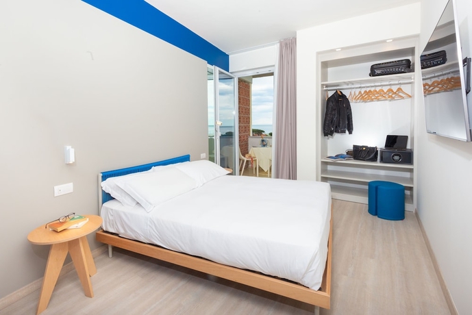 Imagen de la habitación del Hotel Amarina. Foto 16