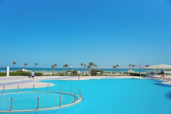 Imagen de la piscina del Hotel Amarina Star Resort and Aqua Park. Foto 13