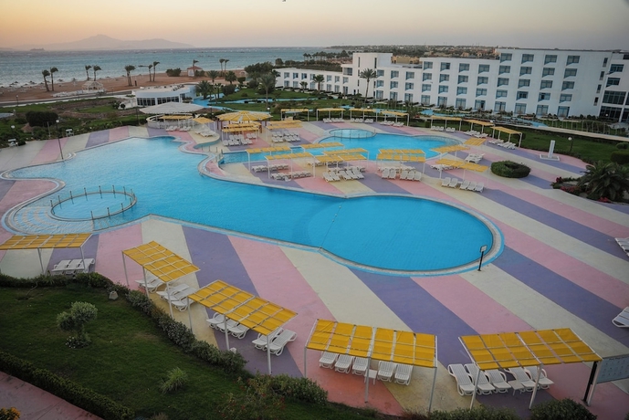 Imagen de la piscina del Hotel Amarina Star Resort and Aqua Park. Foto 15