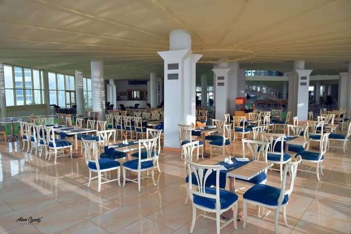 Imagen del bar/restaurante del Hotel Amarina Sun Resort And Aqua Park. Foto 19