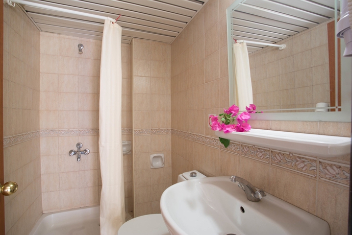 Imagen de la habitación del Hotel Amaris Apartments. Foto 5