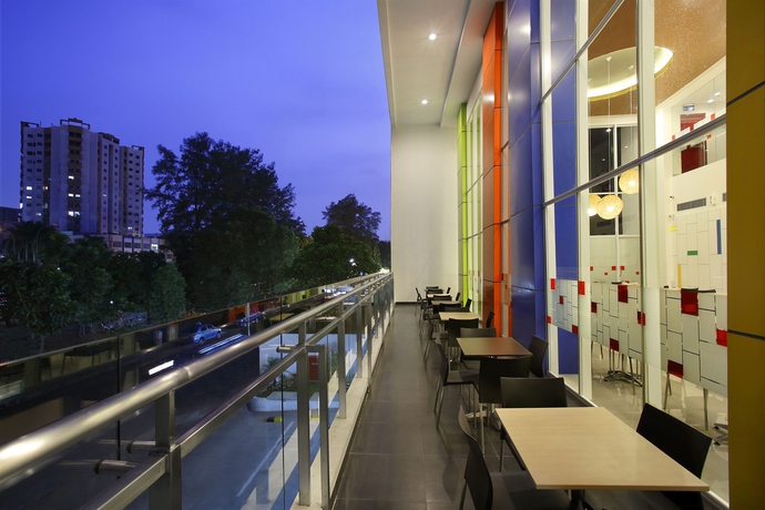 Imagen de los exteriores del Hotel Amaris Dr. Susilo Grogol - Chse Certified. Foto 11