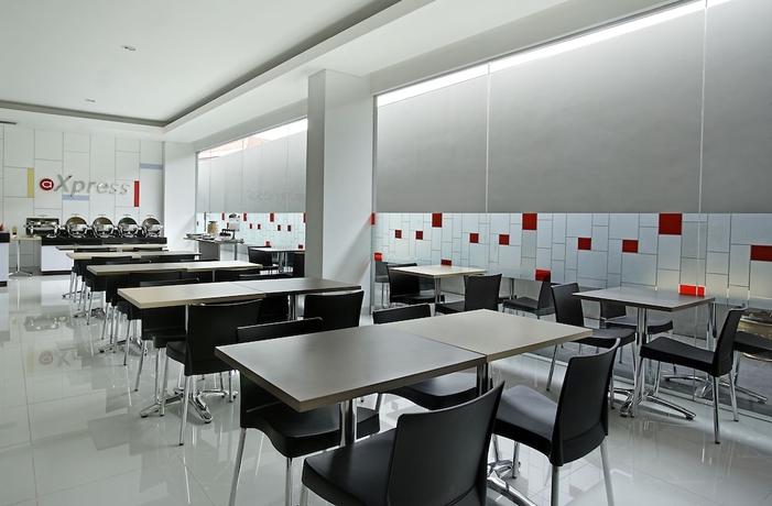 Imagen del bar/restaurante del Hotel Amaris Juanda. Foto 2