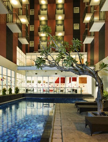 Imagen de la piscina del Hotel Amaris Kupang. Foto 18