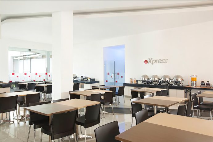 Imagen del bar/restaurante del Hotel Amaris Samarinda - Chse Certified. Foto 3