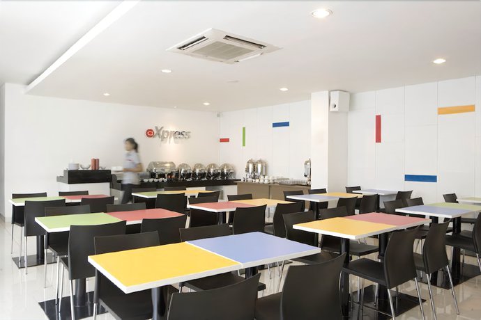 Imagen del bar/restaurante del Hotel Amaris Senen. Foto 2