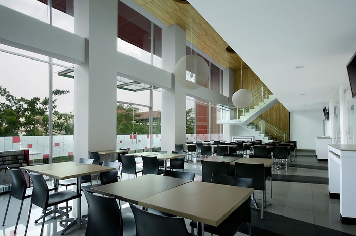 Imagen del bar/restaurante del Hotel Amaris Tendean. Foto 4