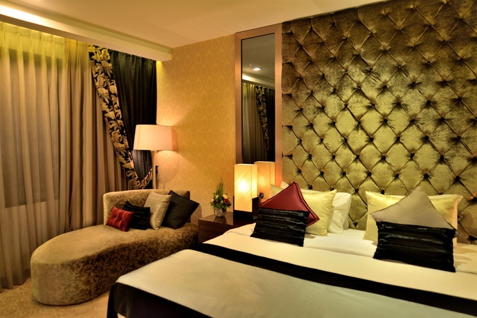 Imagen de la habitación del Hotel Amaroossa Grande Bekasi. Foto 10
