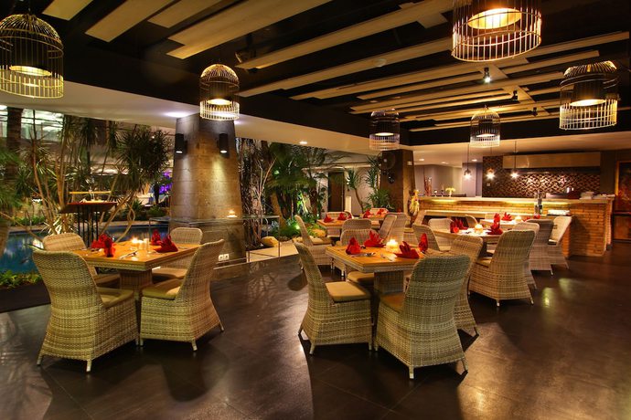 Imagen del bar/restaurante del Hotel Amaroossa Suite Bali. Foto 2