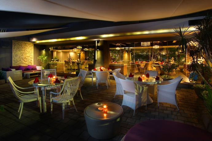 Imagen del bar/restaurante del Hotel Amaroossa Suite Bali. Foto 3