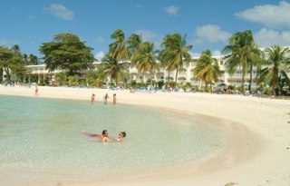 Imagen de los exteriores del Hotel Amaryllis Beach Resort. Foto 4