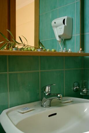 Imagen de la habitación del Hotel Amaryllis Front Beach. Foto 16