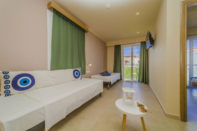 Imagen de la habitación del Hotel Amaryllis Front Beach. Foto 17