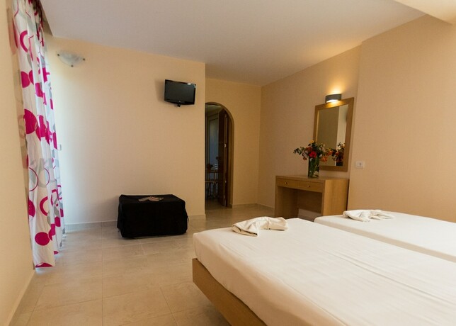 Imagen general del Hotel Amaryllis Front Beach. Foto 3