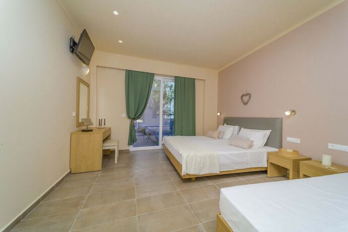 Imagen de la habitación del Hotel Amaryllis Front Beach. Foto 18