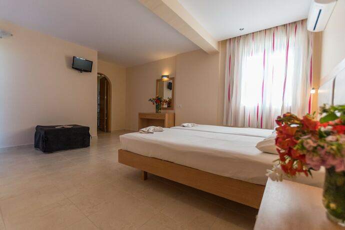 Imagen general del Hotel Amaryllis Front Beach. Foto 7