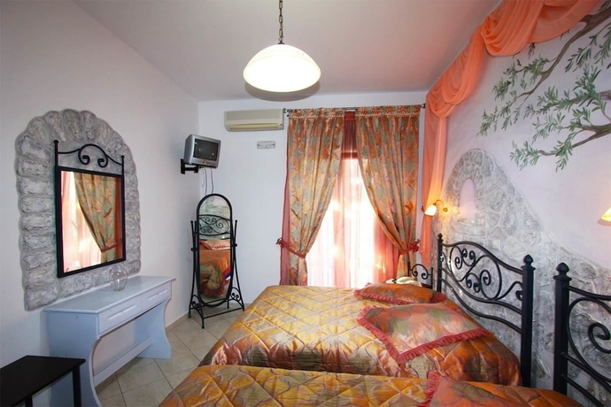 Imagen de la habitación del Hotel Amaryllis Studios. Foto 2