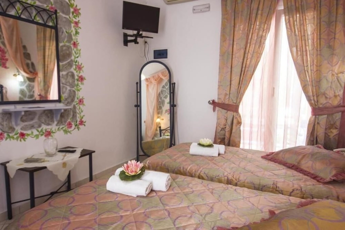 Imagen de la habitación del Hotel Amaryllis Studios. Foto 17