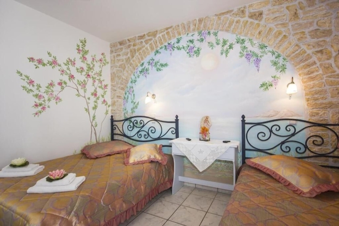 Imagen de la habitación del Hotel Amaryllis Studios. Foto 18