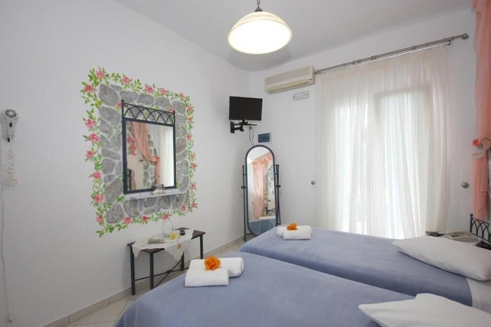 Imagen de la habitación del Hotel Amaryllis Studios. Foto 19