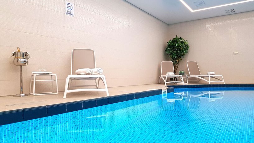 Imagen de la piscina del Hotel Amaryllis, Swarzedz. Foto 19