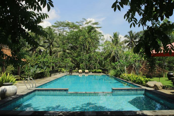 Imagen de la piscina del Hotel Amata Borobudur Resort. Foto 14