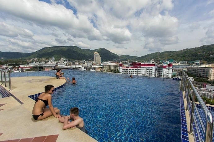 Imagen de la piscina del Hotel Amata Patong. Foto 12
