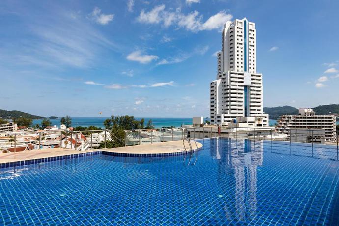 Imagen de la piscina del Hotel Amata Patong. Foto 17