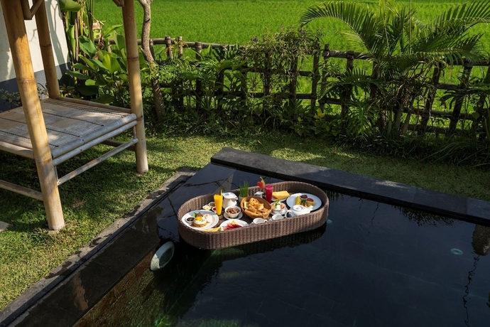 Imagen de la piscina del Hotel Amatara Abirama Villas. Foto 13