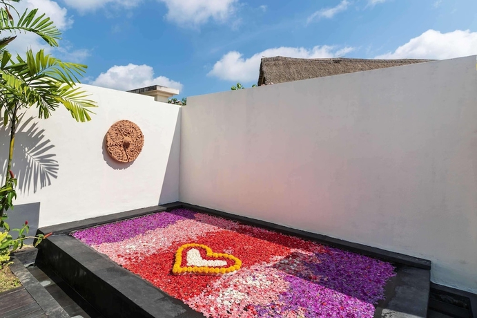 Imagen de la piscina del Hotel Amatara Abirama Villas. Foto 17