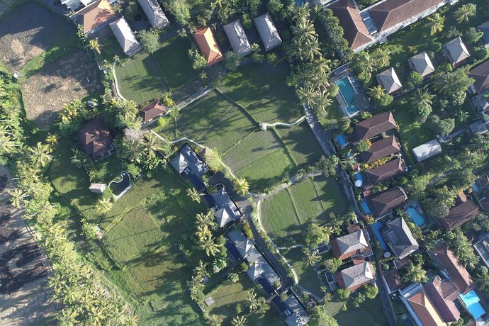 Imagen de los exteriores del Hotel Amatara Agung Raka. Foto 19