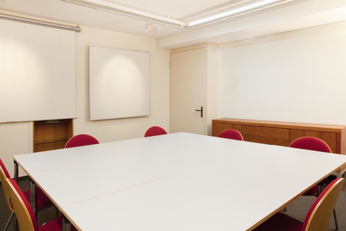 Imagen de los interiores del Hotel Amathos Living Zurich Airport. Foto 15