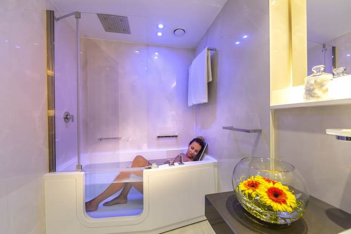 Imagen de la habitación del Hotel Amathus Beach Limassol. Foto 12