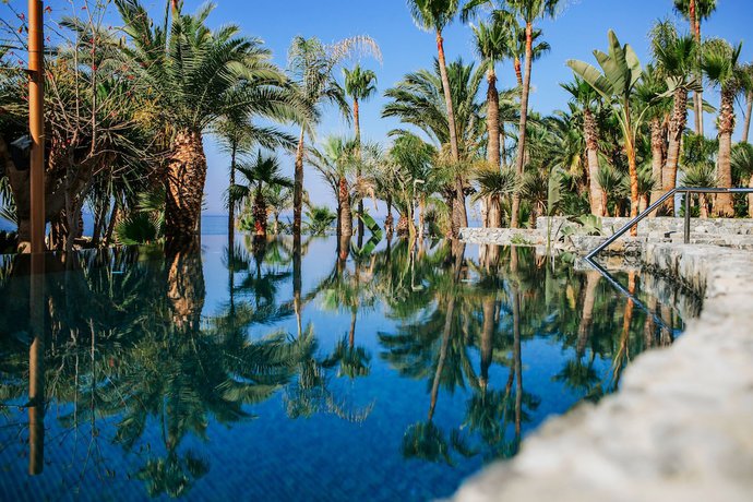 Imagen de la piscina del Hotel Amathus Beach Limassol. Foto 14