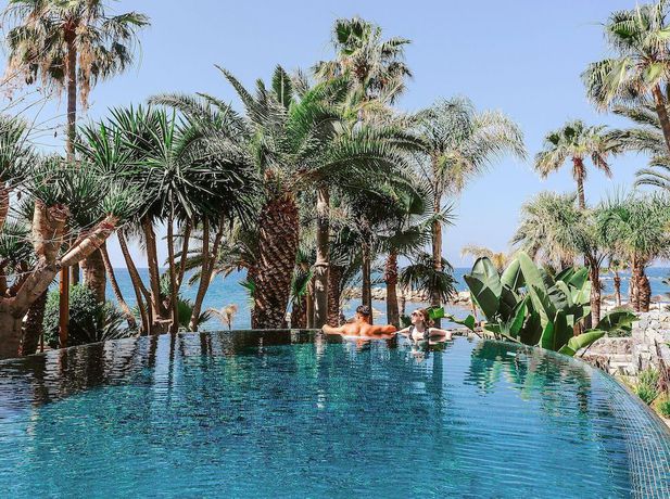 Imagen de la piscina del Hotel Amathus Beach Limassol. Foto 15