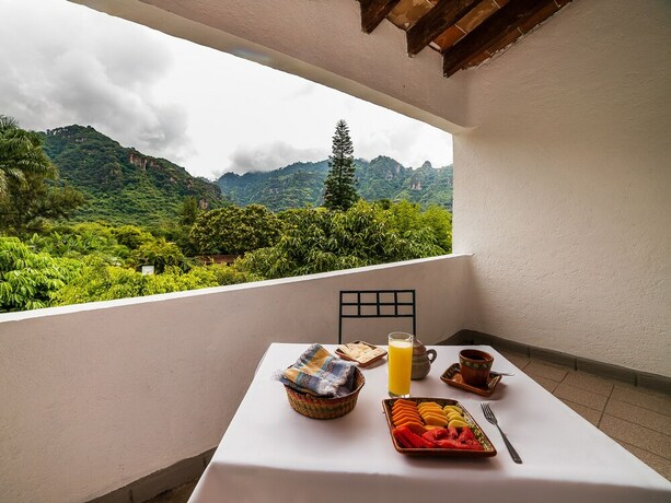 Imagen de la habitación del Hotel Amatlan De Quetzalc&oacute;atl. Foto 2