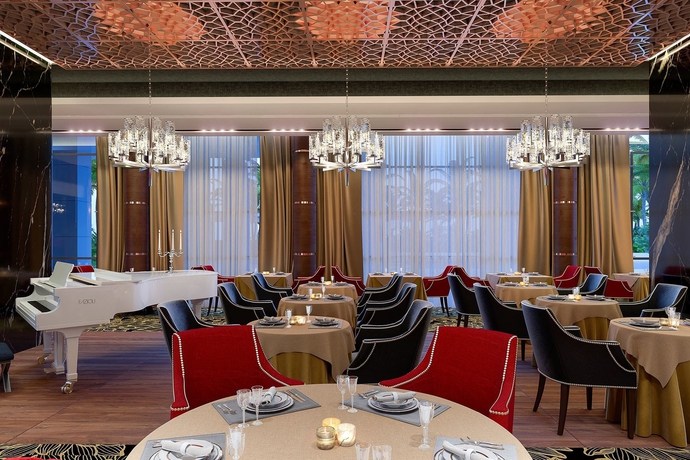 Imagen del bar/restaurante del Hotel Amavi, Madefortwo Hotels - Paphos. Foto 3