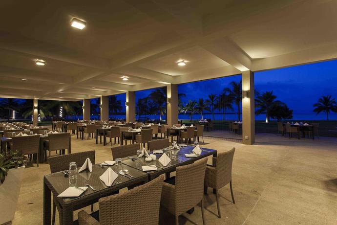 Imagen del bar/restaurante del Hotel Amaya Beach Pasikudah. Foto 2